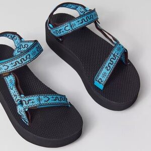 Teva Flatform Universal Sandals Bandana Aquarius Blue Snake Print Thick Platform